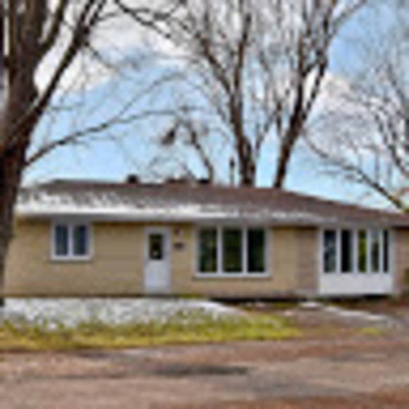 Meet your Posher, Lacey - Picture 1 of 1